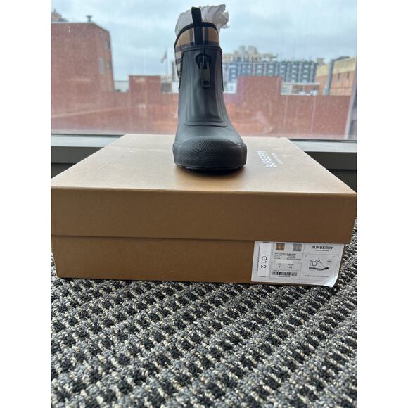 Burberry Shoes - Burberry Women's Flinton Checked Rubber Rain Boots